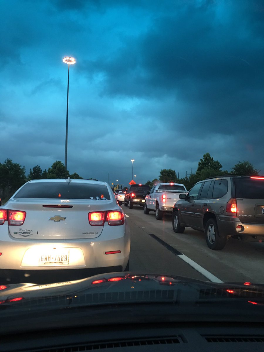 Just_NicoleS's tweet image. Driving into this to get home! 😳🌫☔️💦 #anotherstorm #thinkGodismad