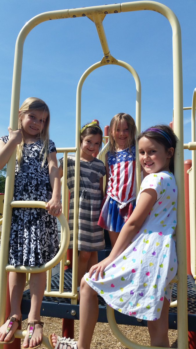 fearonsfirsties's tweet photo. Last day with my firsties #sad #imgunnamissthem https://t.co/5rv9u5iBf0