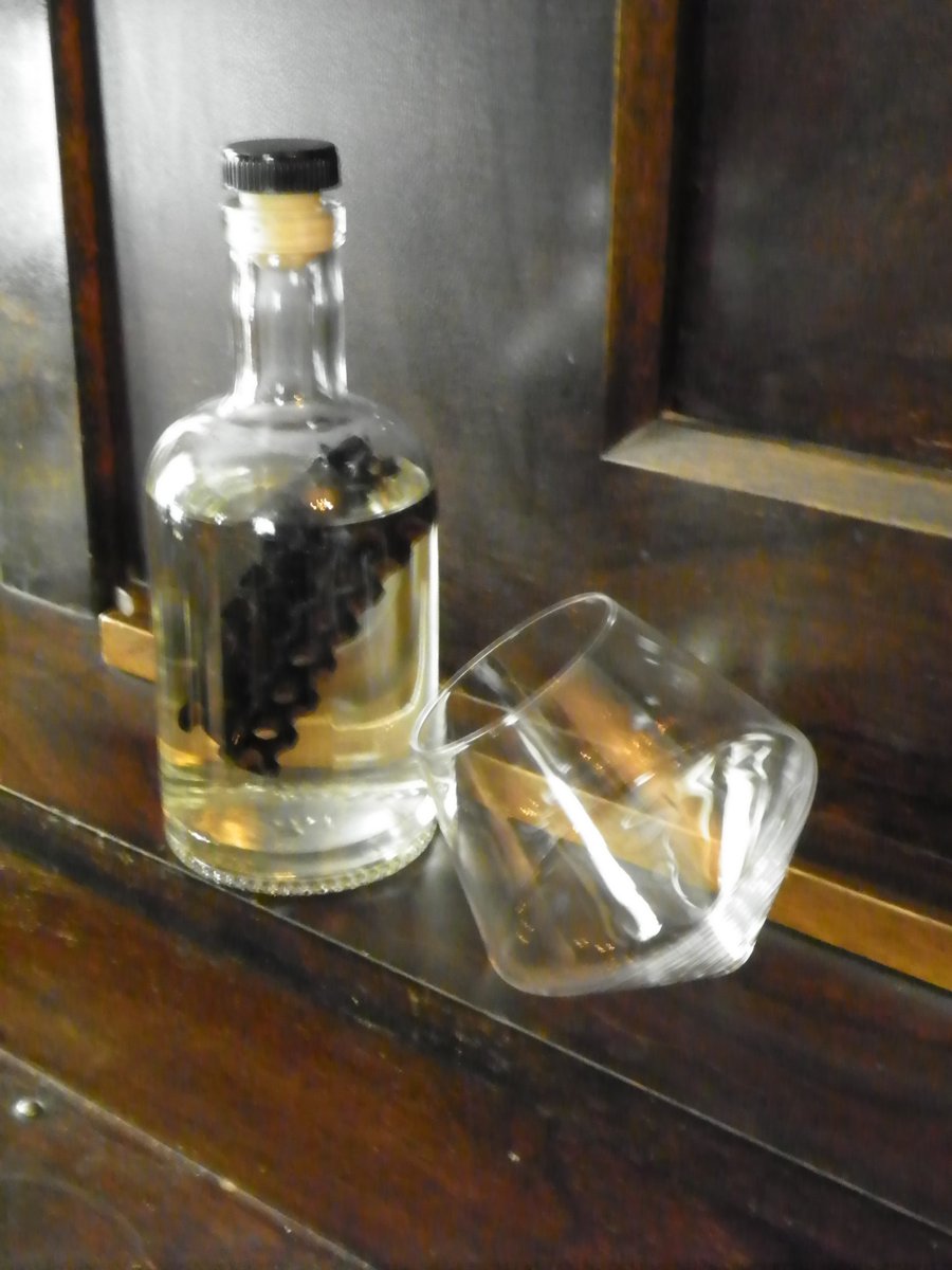Urbasmblog's tweet photo. The Classic #Urbasm Martini aging to perfection.
Simple. Elegant. @bespokepost
#boxofawesome https://t.co/ftH5fqESJ3 https://t.co/FXSwgSBELP