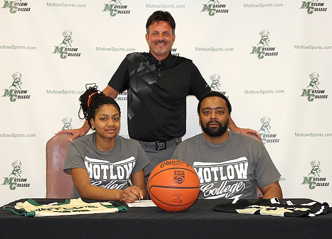 MotlowSports's tweet photo. Motlow welcomes @JF3QUEEN Jewel Ledbetter to our women's basketball family. https://t.co/nxa23ueW98 #BuckCountry https://t.co/RKfbxiMmQJ