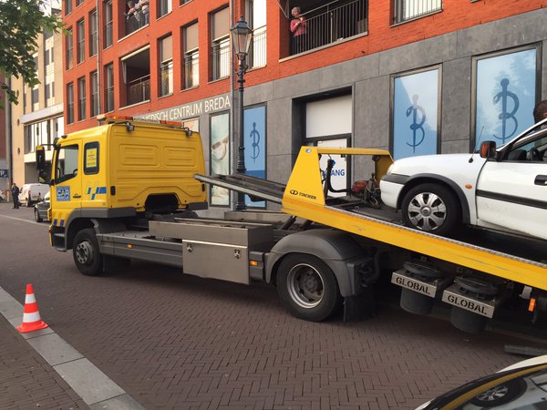 omroepbrabant's tweet photo. 10 auto's in beslag genomen bij patsercontroles in Breda en Rijsbergen https://t.co/HrWCEr5pXE https://t.co/pMyzexpgLl