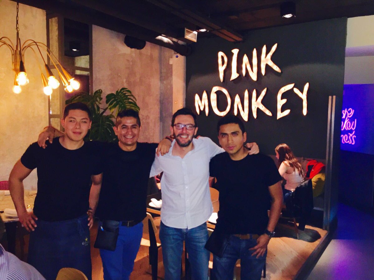 superberny17's tweet photo. Después de @eva_hache se pasara.... Ahora @_DavidNavarro_ en la casa!! @PinkMonkey_rest https://t.co/8hUisNHz2Q