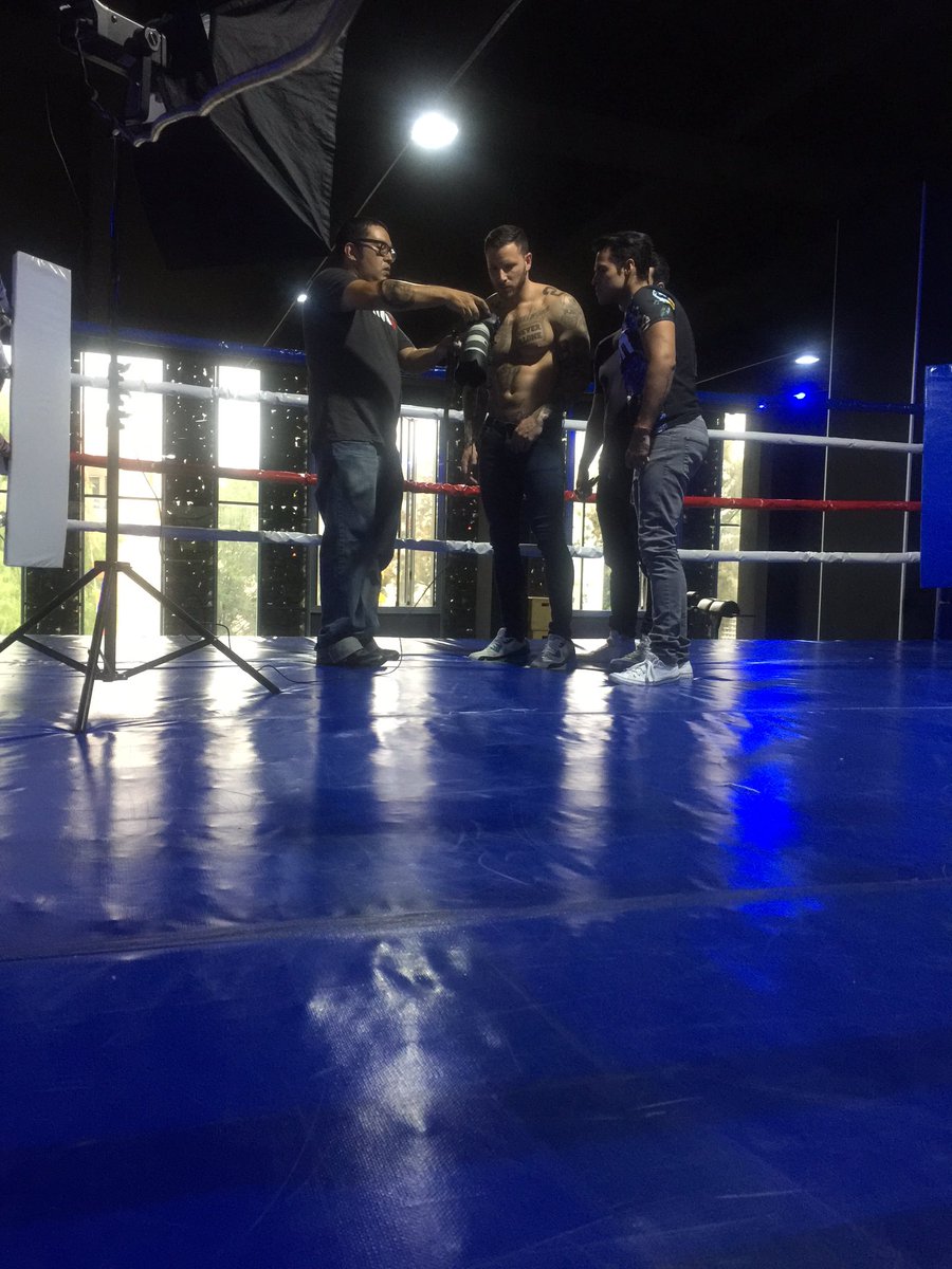 itzel_ontiveros's tweet photo. @EstebanGandiaSh en sesión de fotos para @TVNotasmx en @gymzfaltavista 😊 https://t.co/gzTSfHGQk5