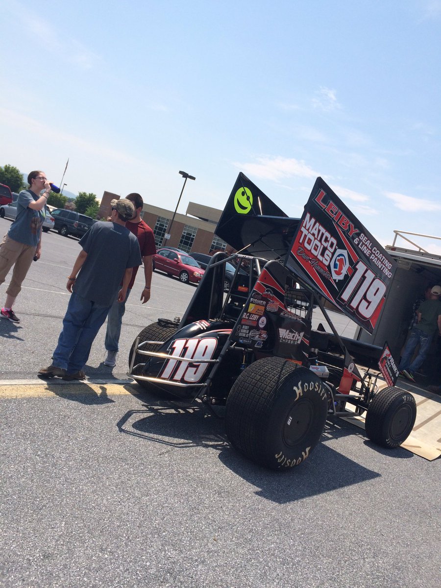 CV_AgSciences's tweet image. Chandler giving an overview of his racing rig today during #AgPowerTech and for the Racing Club!