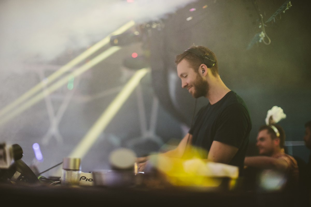 .<a href="/CalvinHarris/">Calvin Harris</a> cancels two more #Vegas shows this weekend following car crash bit.ly/1RuU1KA #MDW