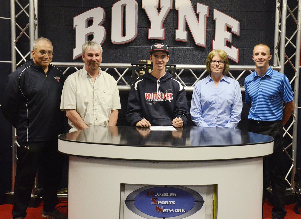 JGenster88's tweet image. Congrats to @BCHSRamblers' Derek Willis for signing with @GoAlmaScots for baseball today.