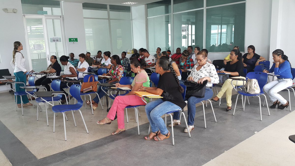 semapartado's tweet photo. Coordinadores y Bibliotecarias de IE de Apartadó participaron en Taller dirigido por Johana Patiño, Gestora #PNLE https://t.co/l3gihpJIgg