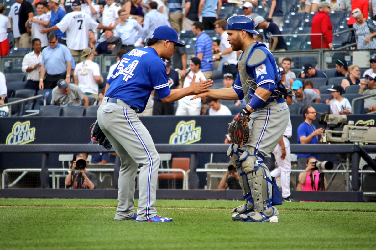 BlueJays's tweet photo. Nothing like getting that series W. #OurMoment https://t.co/JktaOmxKv6