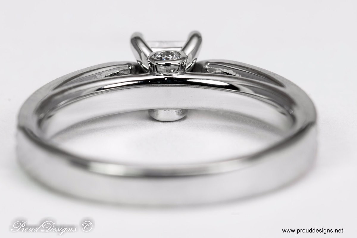 ProudDesigns_'s tweet photo. Princess cut diamond &amp; 22 various size diamonds for the sides.Done in 14 k white gold. #prouddesigns #engagementring https://t.co/nlehuq2IHy