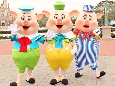 ディズニー情報 今日は何の日 今日は 三匹の子ぶた にでてくるファイファー ピッグ フィドラー ピッグ プラクティカル ピッグとビッグ バッド ウルフの誕生日です 三匹の子ぶたたちは 1933年の5月27日に映画 三匹の子ぶた でスクリーン ディズニー情報 今日は何の日 今日は 三匹の子ぶた にでてくるファイファー ピッグ フィドラー ピッグ プラクティカル ピッグとビッグ バッド ウルフの誕生日です 三匹の子ぶたたちは 1933年の5月27日に映画 三匹の子ぶた でスクリーン