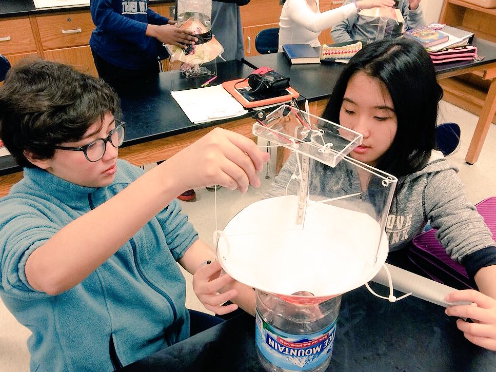 rsvoigt's tweet image. @MSUBugHouse Joel demos how @MMS_ELPS Ss&apos; #mothproject traps ARE like Pro version. @MSUCollegeofEd #WeBeCatchin