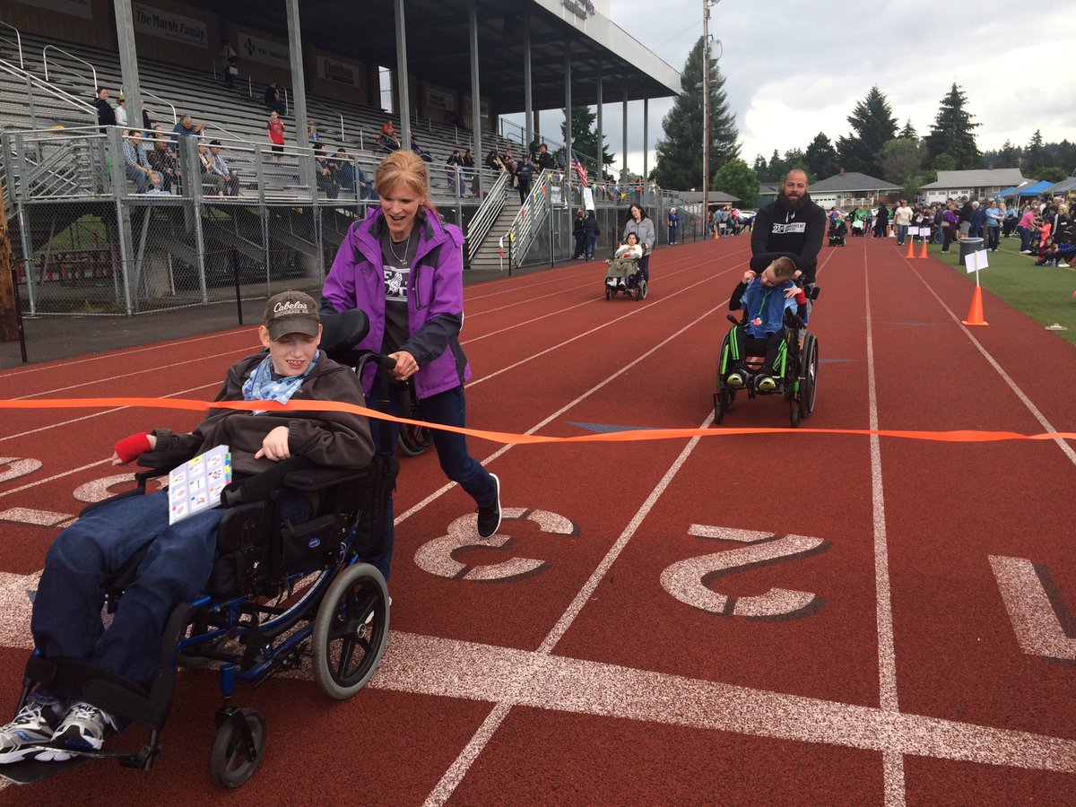 gladkeyclub's tweet photo. Huge thank you to everyone who helped at the ESD Track Meet today!!! It really means a lot to them 💖💖💖 https://t.co/BpznDNyjHW