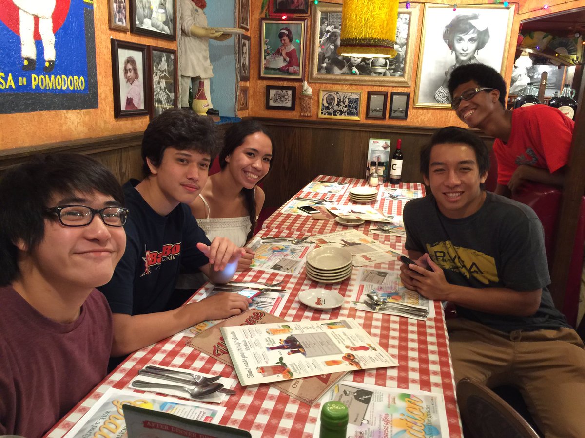 msdeannelee's tweet photo. Advisory dinner tonight at Bucas! #mytreat https://t.co/yiAdX2zxUe
