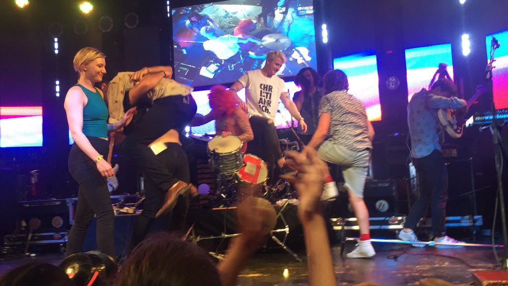 twiinbeats's tweet photo. TONIGHT WAS SUPER DOPE. GREAT WAY TO CLOSE OUT THE #HOTLINESPRINGTOUR @MagicMan @wethegriswolds THANKS FOR TONIGHT!! https://t.co/mMyuX697tD