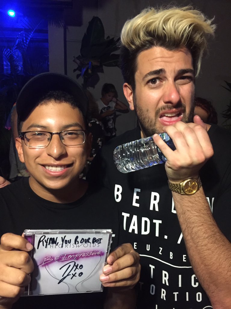 twiinbeats's tweet photo. TONIGHT WAS SUPER DOPE. GREAT WAY TO CLOSE OUT THE #HOTLINESPRINGTOUR @MagicMan @wethegriswolds THANKS FOR TONIGHT!! https://t.co/mMyuX697tD