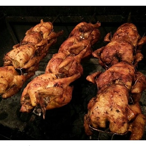 rtierradefuego's tweet photo. Tenemos el mejor  #PolloAlaBrasa de todos los #AltosMirandinos #FoodPorn #FoofPic #SanAntonio #SanAntonioDeLosAltos https://t.co/ImHpbkfPvy