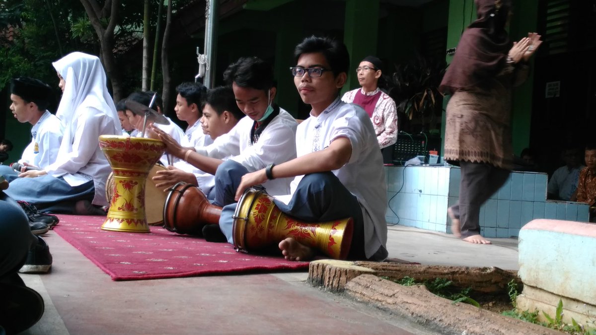 cinema_Libels's tweet photo. Penampilan Marawis Rohis SMAN 15. Dalam rangka Khatmil Qur'an semoga kita dalam lindungan Allah SWT😇 https://t.co/p2nYDcgmd4