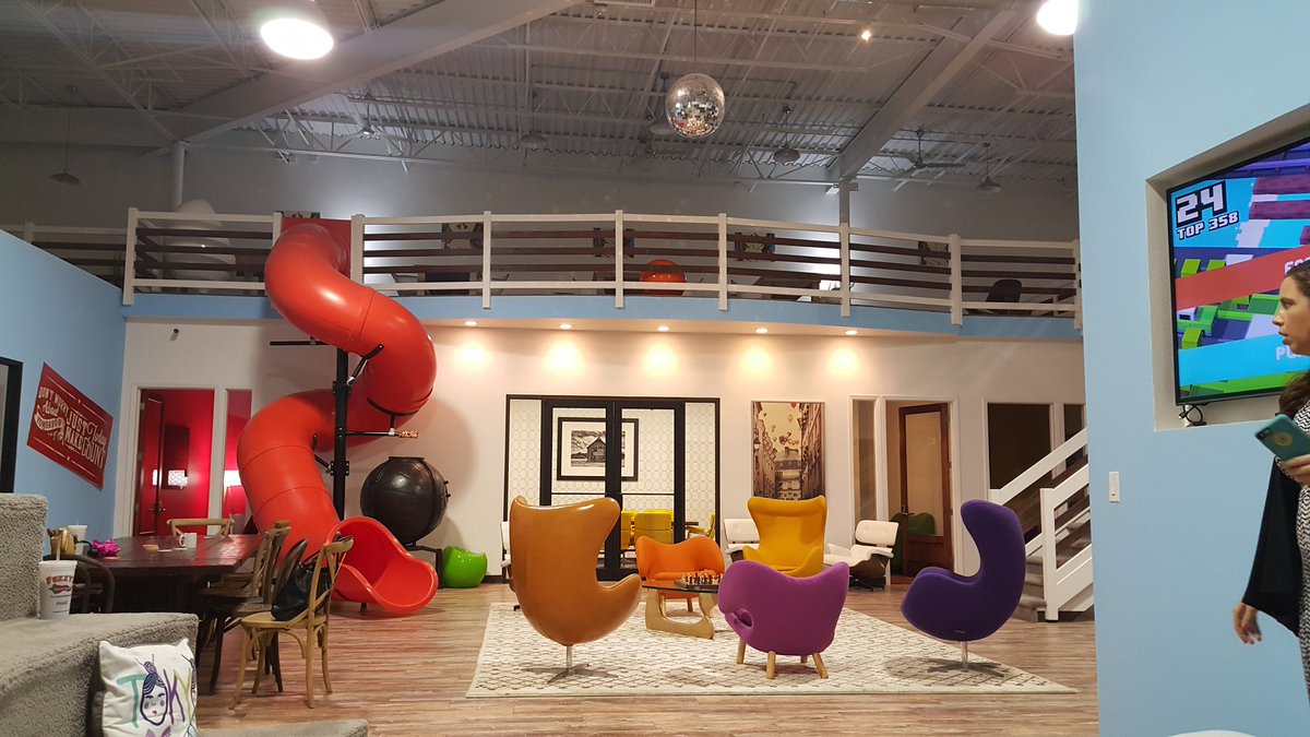 mudpiesbowties's tweet photo. Hanging out @theworklodge with @HoustonBloggers. https://t.co/DEqjGheGPJ