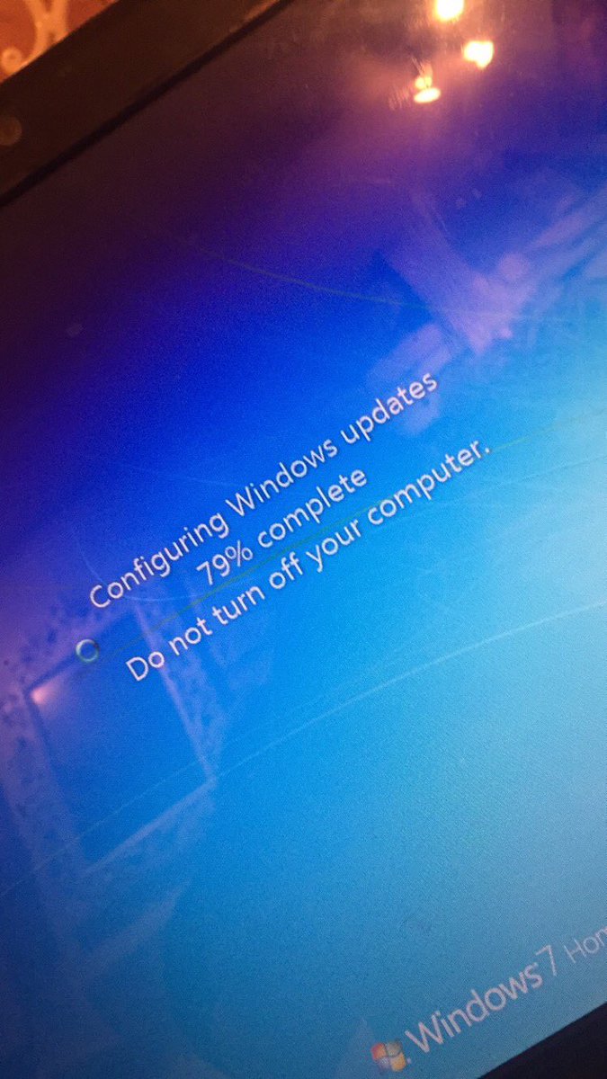 S3Amy's tweet photo. Windows is screwing me over. Waited 45 minuets. #butcan'twaittoseetheupdateswindowshasprovided #11hourstilldeadline https://t.co/G1nMz4EqFY