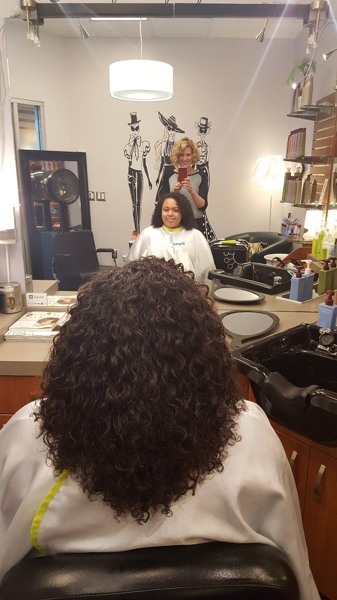 raawrism's tweet image. First #DevaCurls cut! Before and after #curlyhair