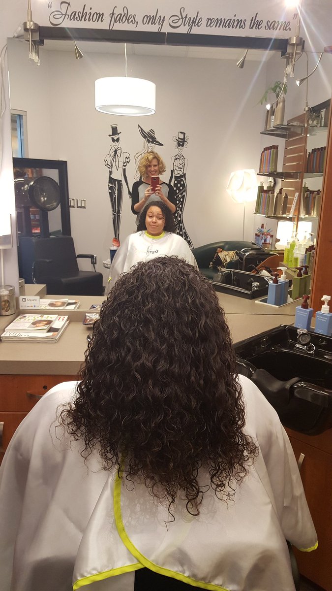 raawrism's tweet image. First #DevaCurls cut! Before and after #curlyhair