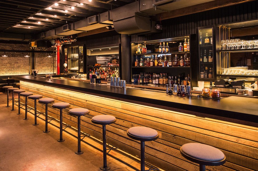 esquire's tweet photo. These are the 18 best bars in America in 2016: https://t.co/0OaMPbklWi https://t.co/sGF4JS30Yn