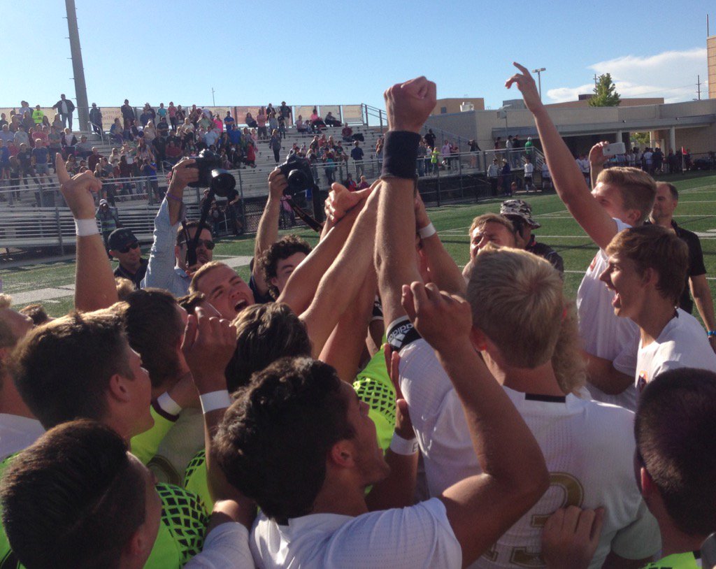 BySeanWalker's tweet photo. Your 4A state champions from @MapleMtnSports. https://t.co/CfCJEMgN9z