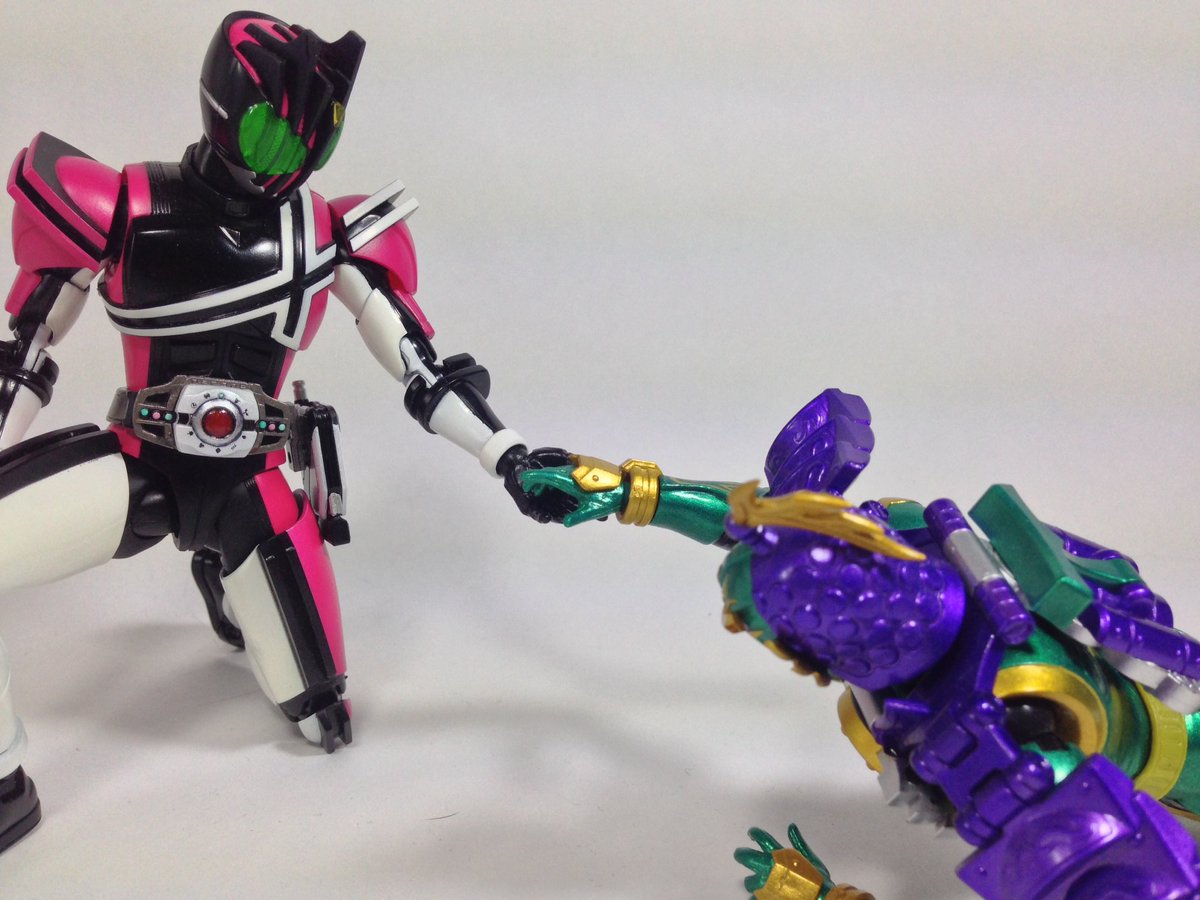 Huyu No Twitter ディケイドさんにはもっとこう 平成二期ライダー0号的なポジションで 窮地に陥る後輩を励ましに奔走してほしい 小説鎧武みたいに フィギュアーツ 仮面ライダー T Co Gzfjwbiwdg Twitter