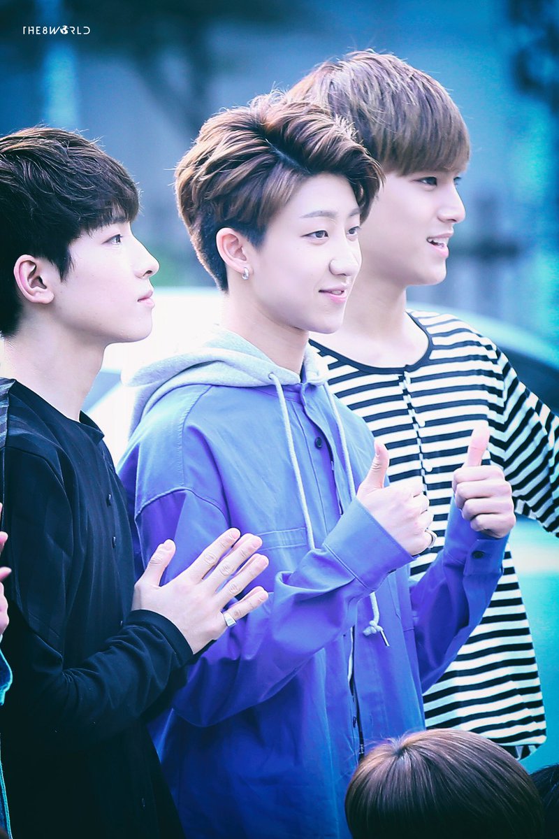 the8world1107's tweet photo. 【HQ】160527 뮤뱅출근
 #세븐틴 #디에잇 
오늘왜이렇게잘생겼지 🌸
▶️https://t.co/5llriyBOkt
💁🏻💁🏻🐾🐾 https://t.co/0KzZ0loTdE