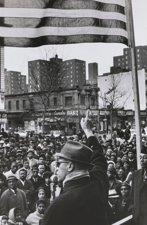 mespeltz's tweet photo. Iconic shot of Malcolm X addressing Harlem rally, 1963. Note Gordon Parks watching @IAmDickGregory warm up crowd. https://t.co/0VxqolxKvH