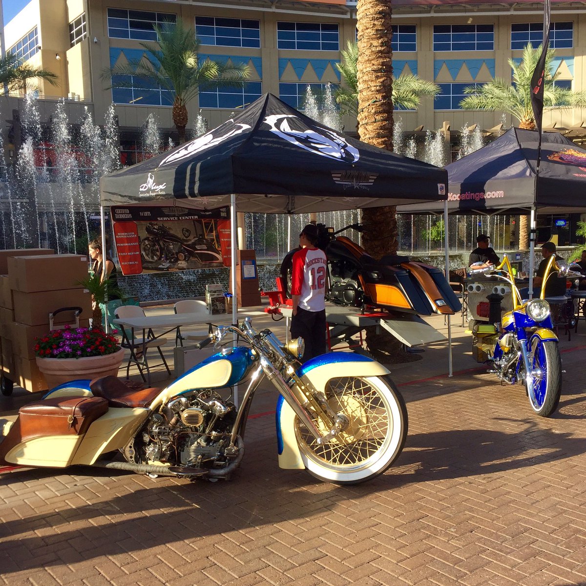 AZZKIKRCUSTOMS's tweet photo. Hanging out at Westgate. #Azzkikr #custombaggers https://t.co/DkAeyj1qdD