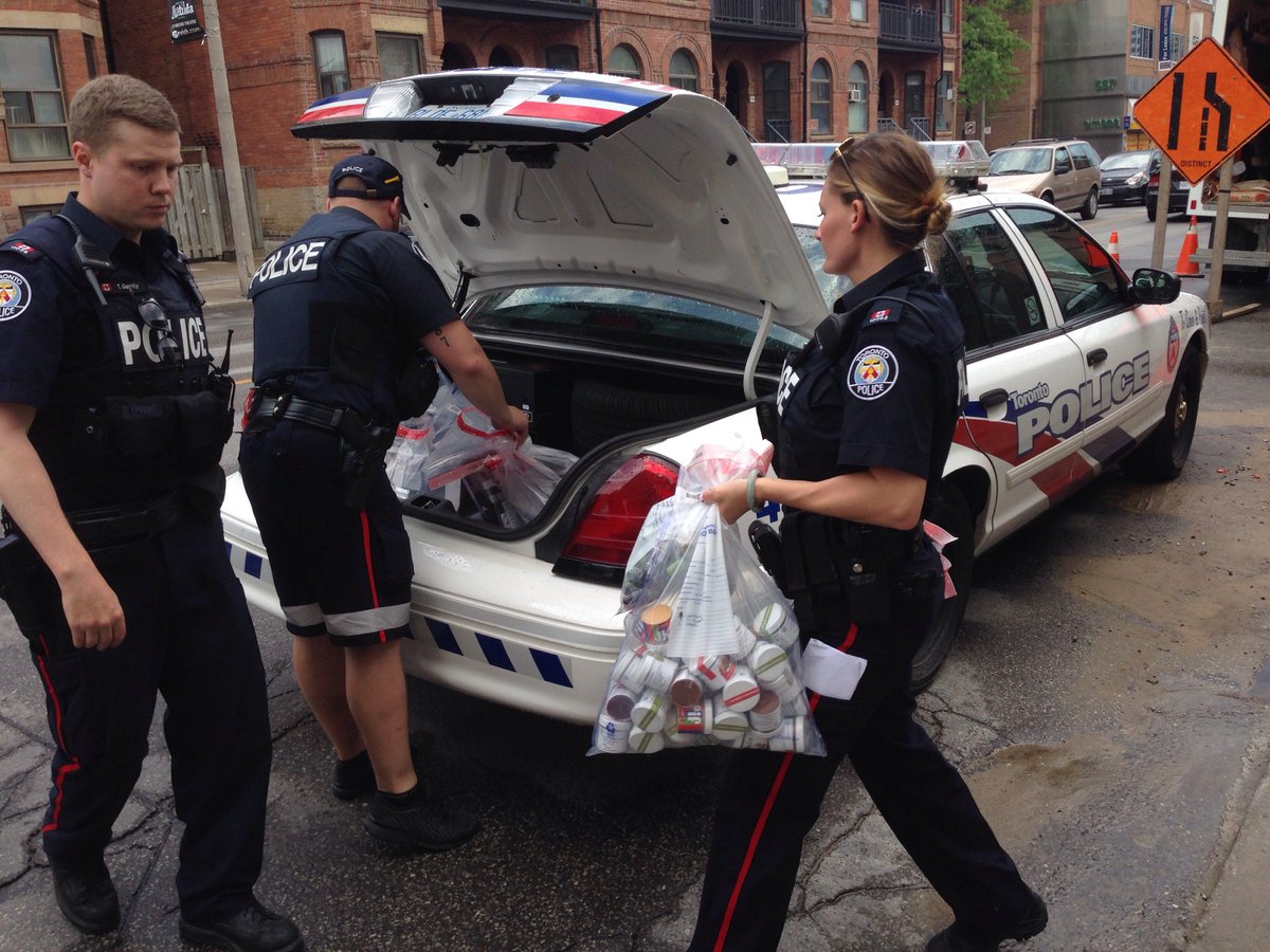 OtcPicker's tweet photo. #MustWeed Police raid Toronto pot dispensaries for non-medical… https://t.co/UGsABxu1O0 https://t.co/Dui6JjMe2d https://t.co/b2eo3SCmkp
