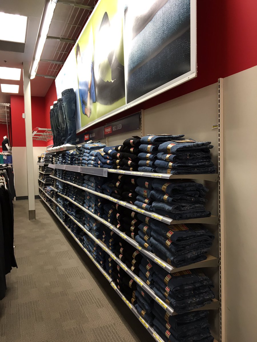 Jeans on Point at 338! #338dreamteam  <a href="/ChristinaM366/">Christina Flaten</a> <a href="/LisaSherland/">Lisa</a> <a href="/elevatederic/">Eric Hernandez</a>