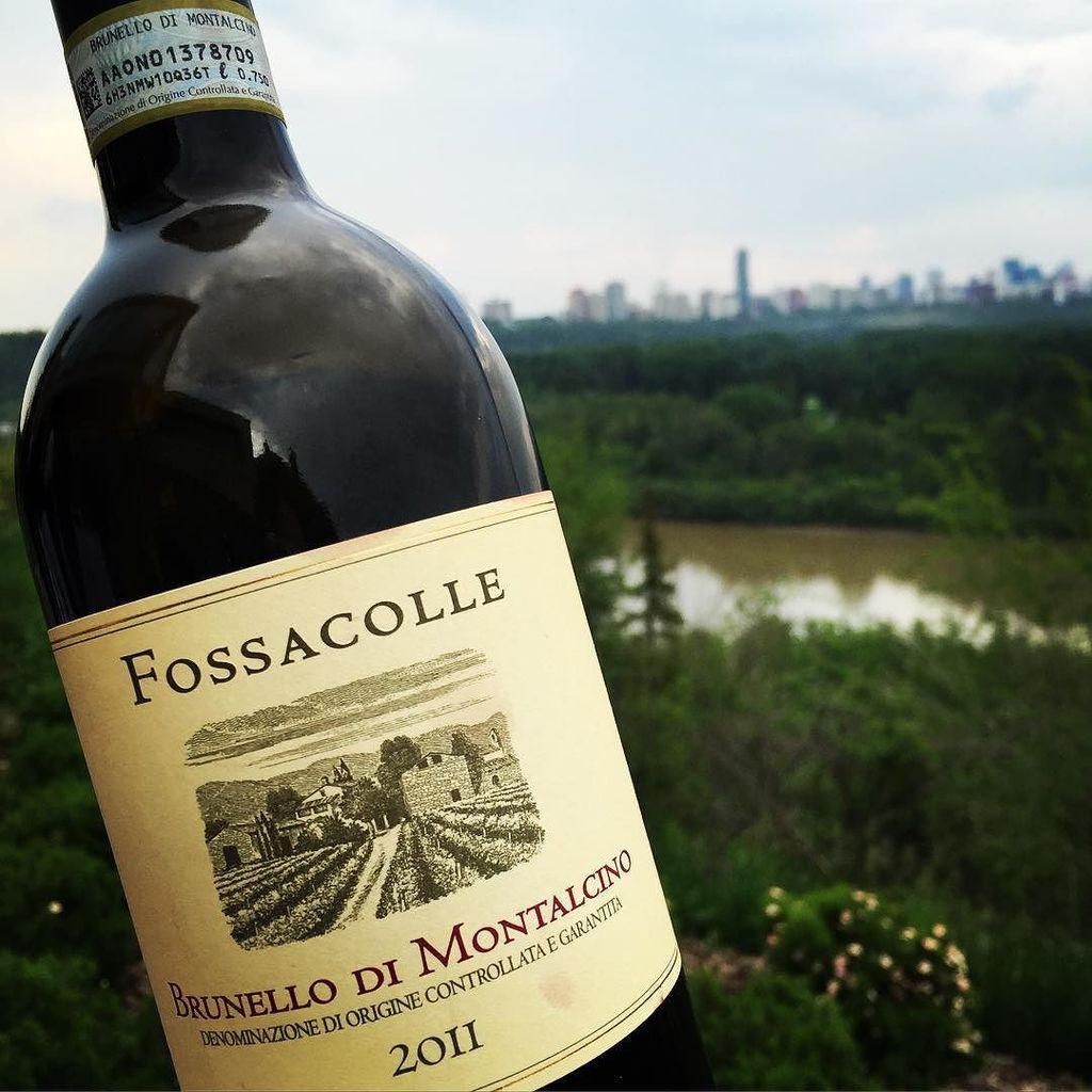 WeTuscany's tweet photo. #brunello and a view - this is how to taste #yegwine #retirementwin #tuscany #crushimportsπ #tuscany https://t.co/rH5CcFpVU3