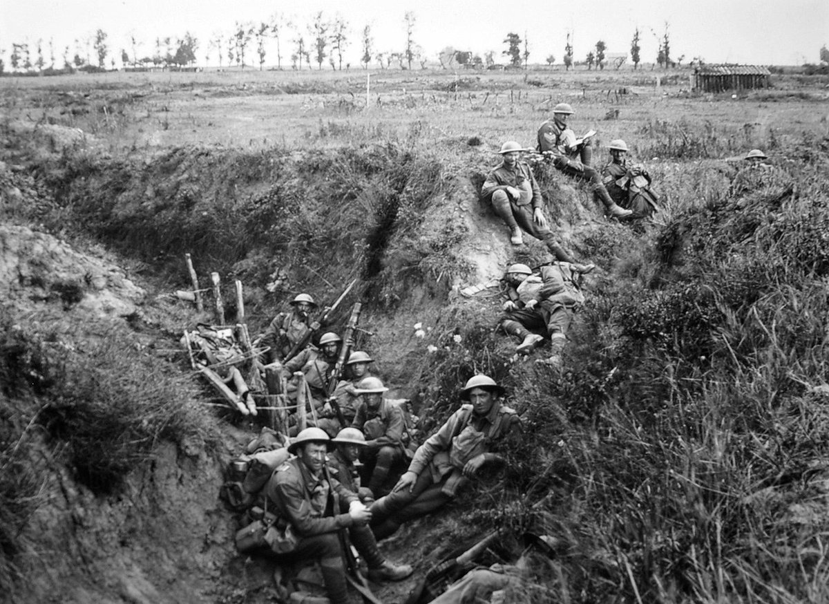 DavidWDoughty's tweet photo. #WW1 #Australian #6thBattalion resting in a trench, August 1918 near #Lihons #BattleOfAmiens https://t.co/dPtSQ6SDW4 https://t.co/QSk35QWoFe