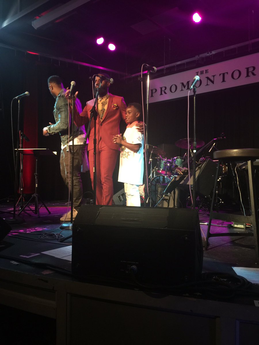 The_DailyHarold's tweet photo. @HaroldGreen opening up #fftl16 live show with a new piece!! Introduced by his oldest Zaire!!! https://t.co/H5dtdPk4Ju