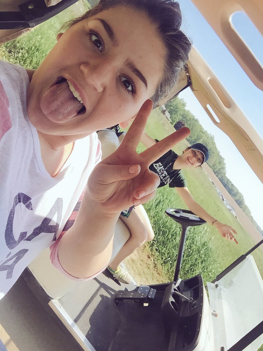 j0l33__'s tweet photo. Shout out to golf boys being so cute. #pullupskrr @mceldery_a https://t.co/ibBJ3XVKHa