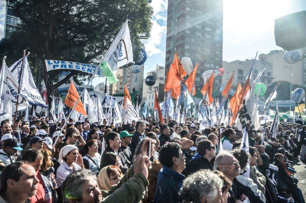caballobosterok's tweet photo. 350mil trabajadores movilizados
Pidiendo por trabajo y basta de despidos...
Para que?
Ellos tres se burlan de todos https://t.co/D2jt5M1n8s
