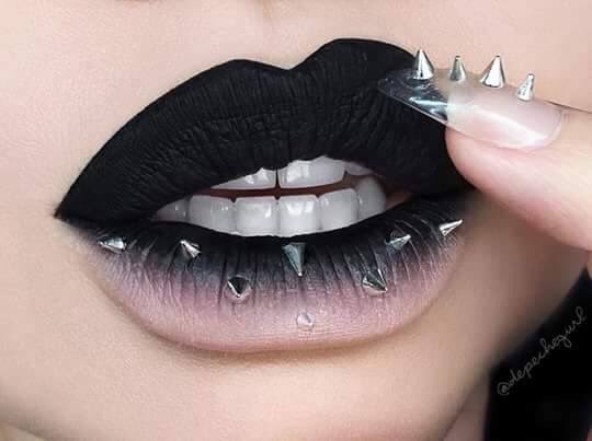 Joues_Rouges's tweet photo. Minus the spikes...LOVE these lips! https://t.co/nONylsXORU