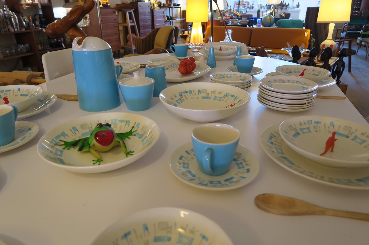 JustLModern's tweet photo. #1950's #blueheaven #china. 40 piece set - 95.00. #littletonnh #retro #midcenturymodern #mcm https://t.co/9lkY4f5RHv