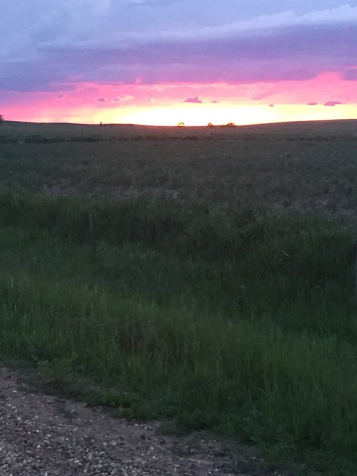 Sunsets r so pretty here... https://t.co/qjs6j8DZeQ