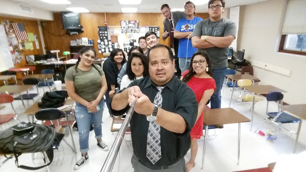 WBhsRod's tweet photo. 8th period #projectRod #seniorLuv #seniorpics #myseniorsarebetterthanyours https://t.co/dSfzBJWKLJ