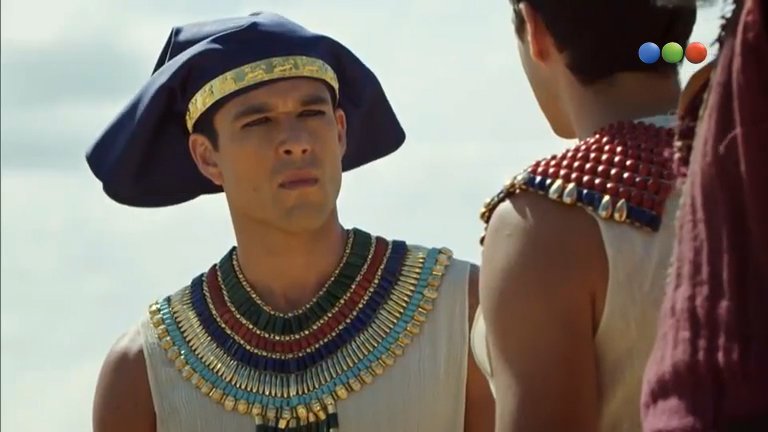 telefe's tweet photo. El consejo de Ramsés: “El Rey te va a condenar a muerte, tienes que salir de Egipto inmediatamente” #10Mandamientos https://t.co/xT2FWUZIEP