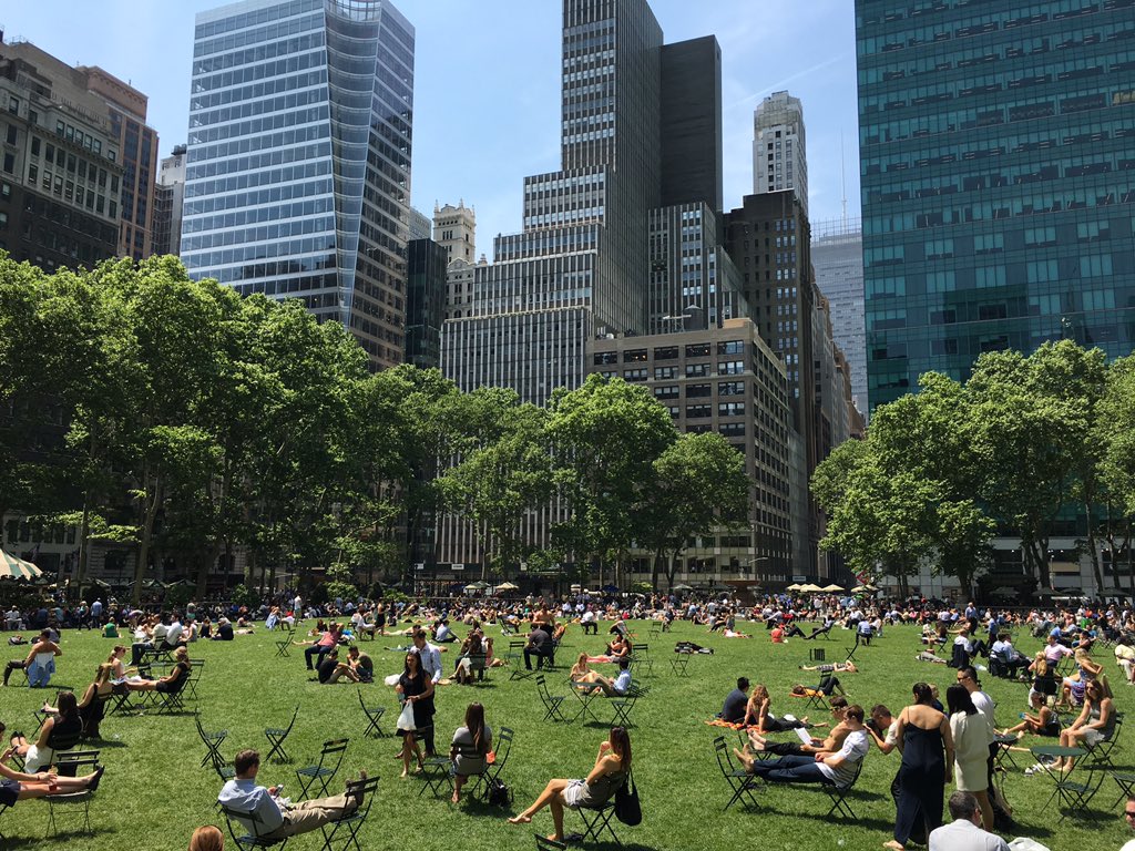 PaulMilunec's tweet photo. 88° &amp; Sunny in @bryantparknyc today. #NYC https://t.co/QsdgwryuvV