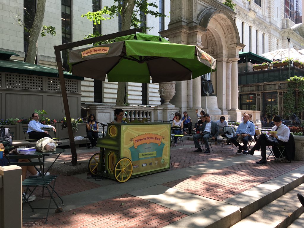PaulMilunec's tweet photo. 88° &amp; Sunny in @bryantparknyc today. #NYC https://t.co/QsdgwryuvV