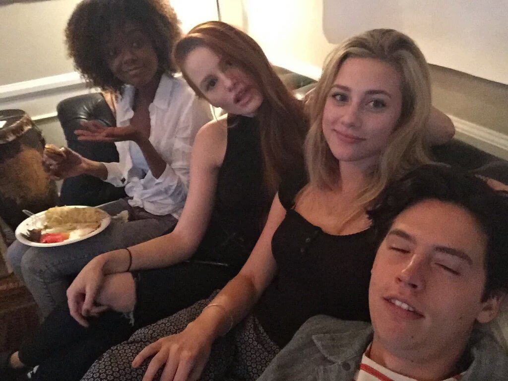 Cjbg1XGVAAAMcbv.jpg:orig