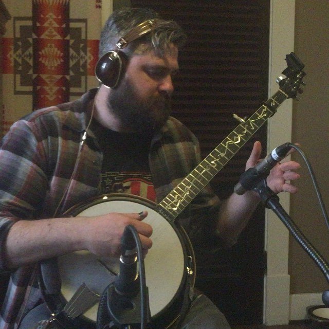 AlbatrossMusic's tweet image. Doing what he does best! Baaaaaaaaaanjo!  #lp2 #spreadtheword #coles4038 #ontherun @menefever killing it! Watch #In…