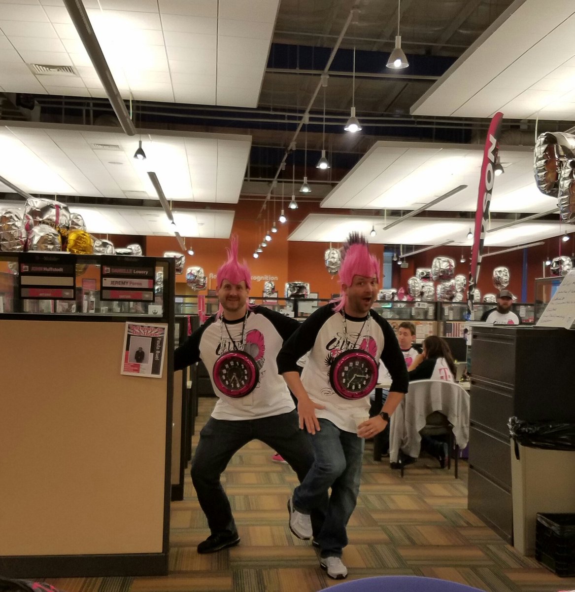 tajoe13's tweet photo. Our managers hyping up the crowd #JefferSonic #callieconcert #bestplacetowork https://t.co/aEpfXrmtF1