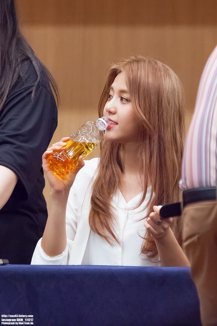 bobojubobo's tweet photo. {PIC} 160520 #HYEJEONG #혜정 #AOA #AOACREAM #AOA크림 #GOODLUCK @ FANSIGN {5} 
CREDIT: AOA43
#GOODLUCK2NDWIN https://t.co/6itWjiikqL