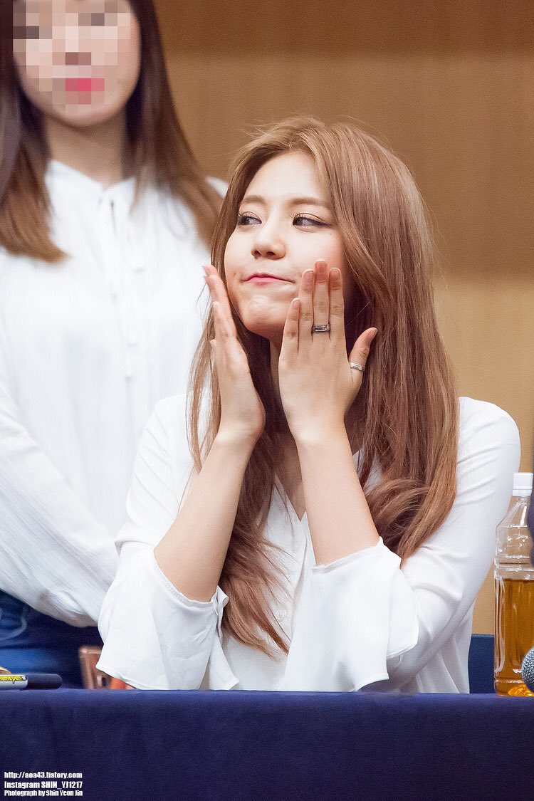 bobojubobo's tweet photo. {PIC} 160520 #HYEJEONG #혜정 #AOA #AOACREAM #AOA크림 #GOODLUCK @ FANSIGN {5} 
CREDIT: AOA43
#GOODLUCK2NDWIN https://t.co/6itWjiikqL
